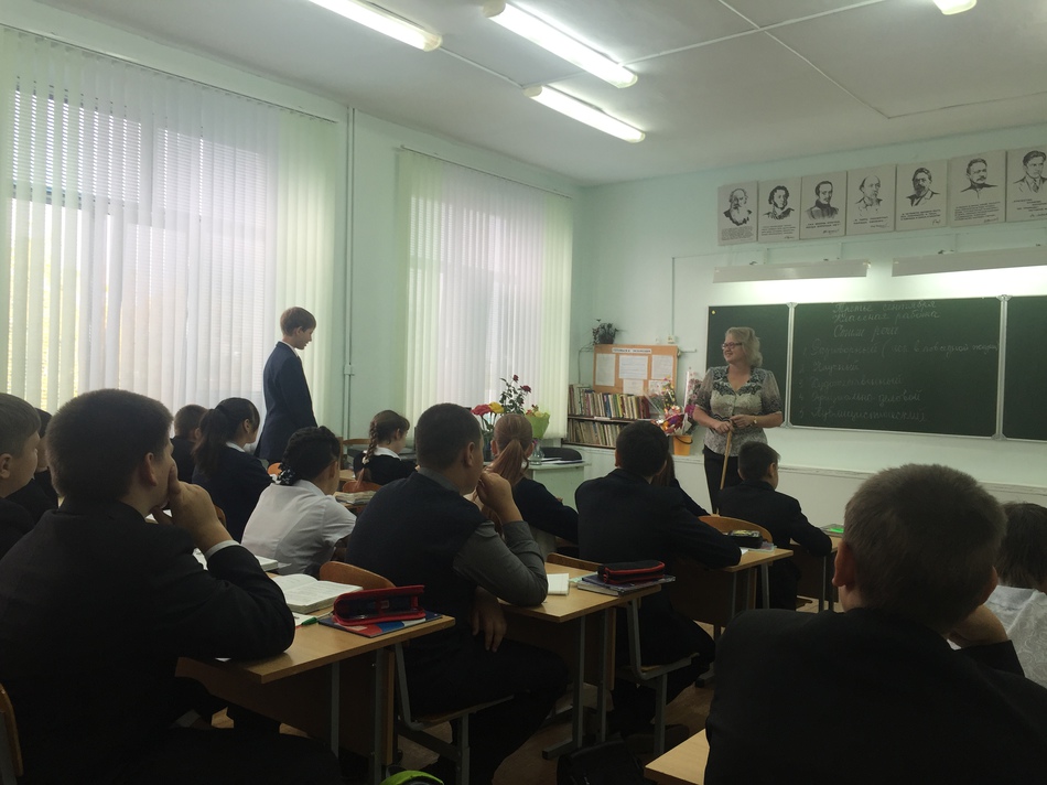 Начальник управления образования Н.А.Гордеева посетила урок русского языка в 7а классе школы № 49 города Оренбурга