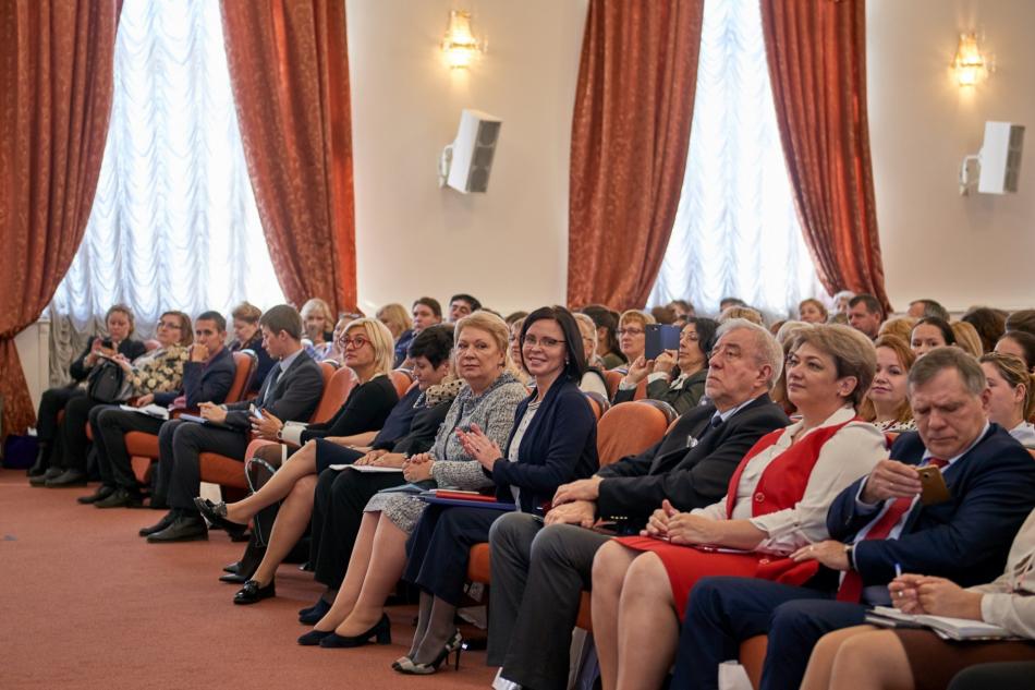 Педагоги города Оренбурга приняли участие во Всероссийском съезде по вопросам семейного воспитания и родительского просвещения